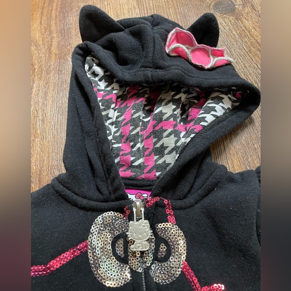 Hello Kitty Hoodie - Picture 2 of 4